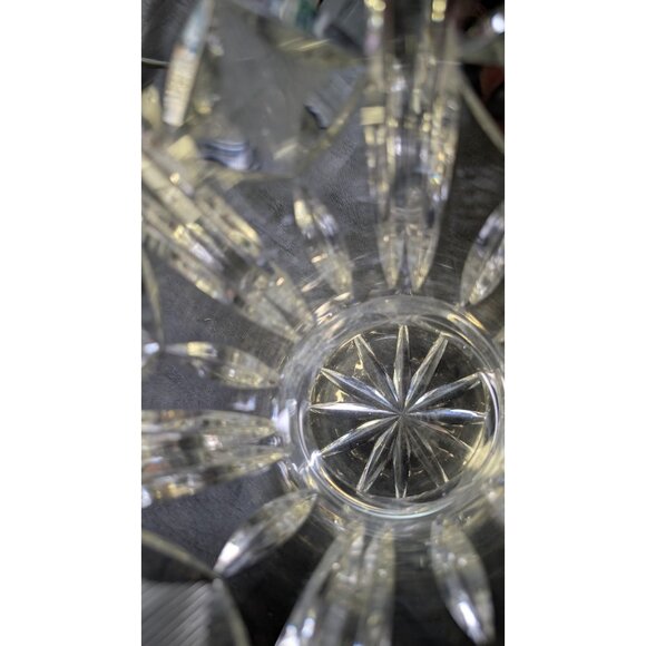 Vintage pressed glass crystal vase - some scratches - Picture 5 of 10